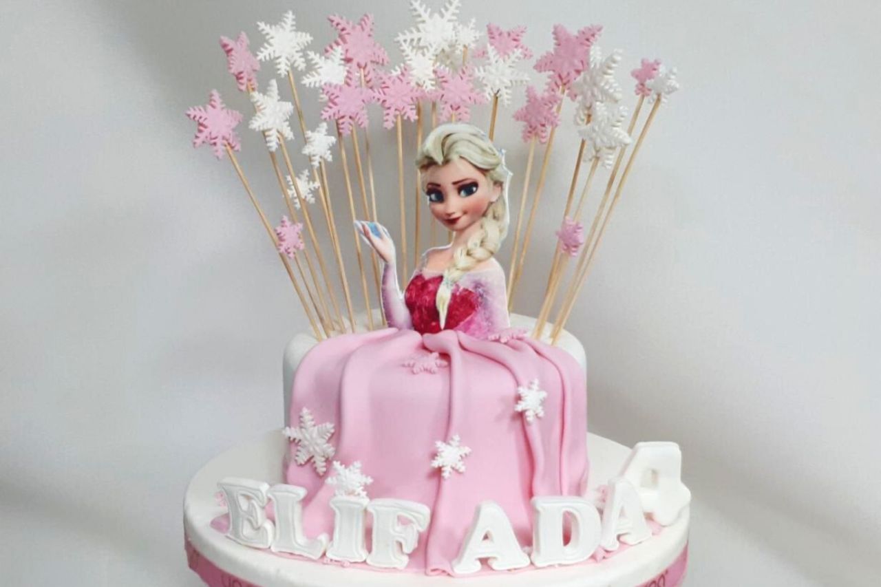 Pembe Elsa Pasta