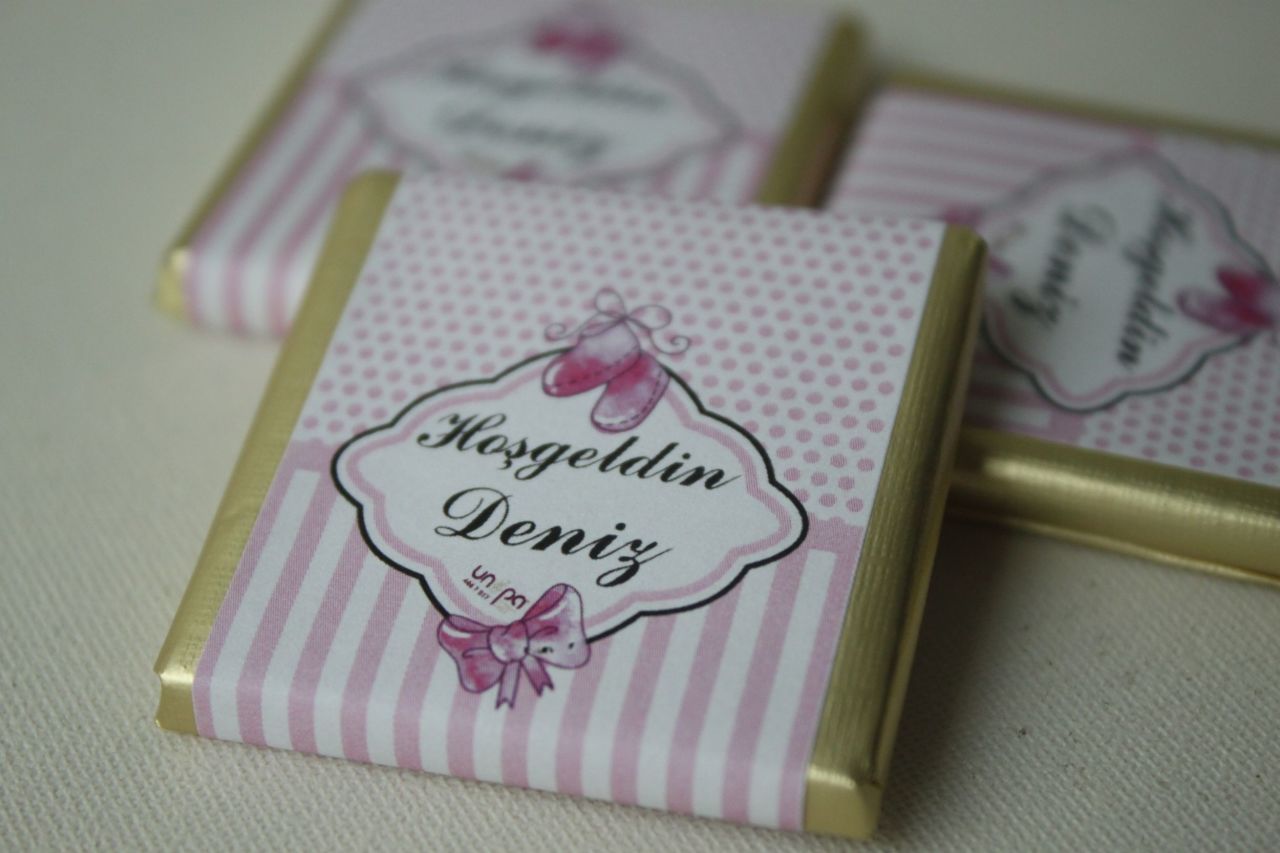 Sargılı Kız Bebek Çikolatası-İsimli