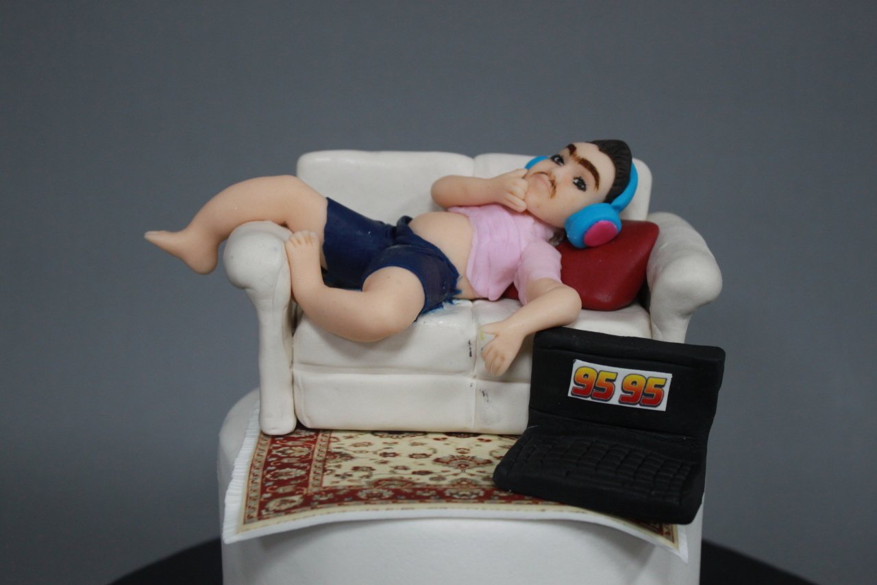 Koltukta Yatan Çocuk Pastası