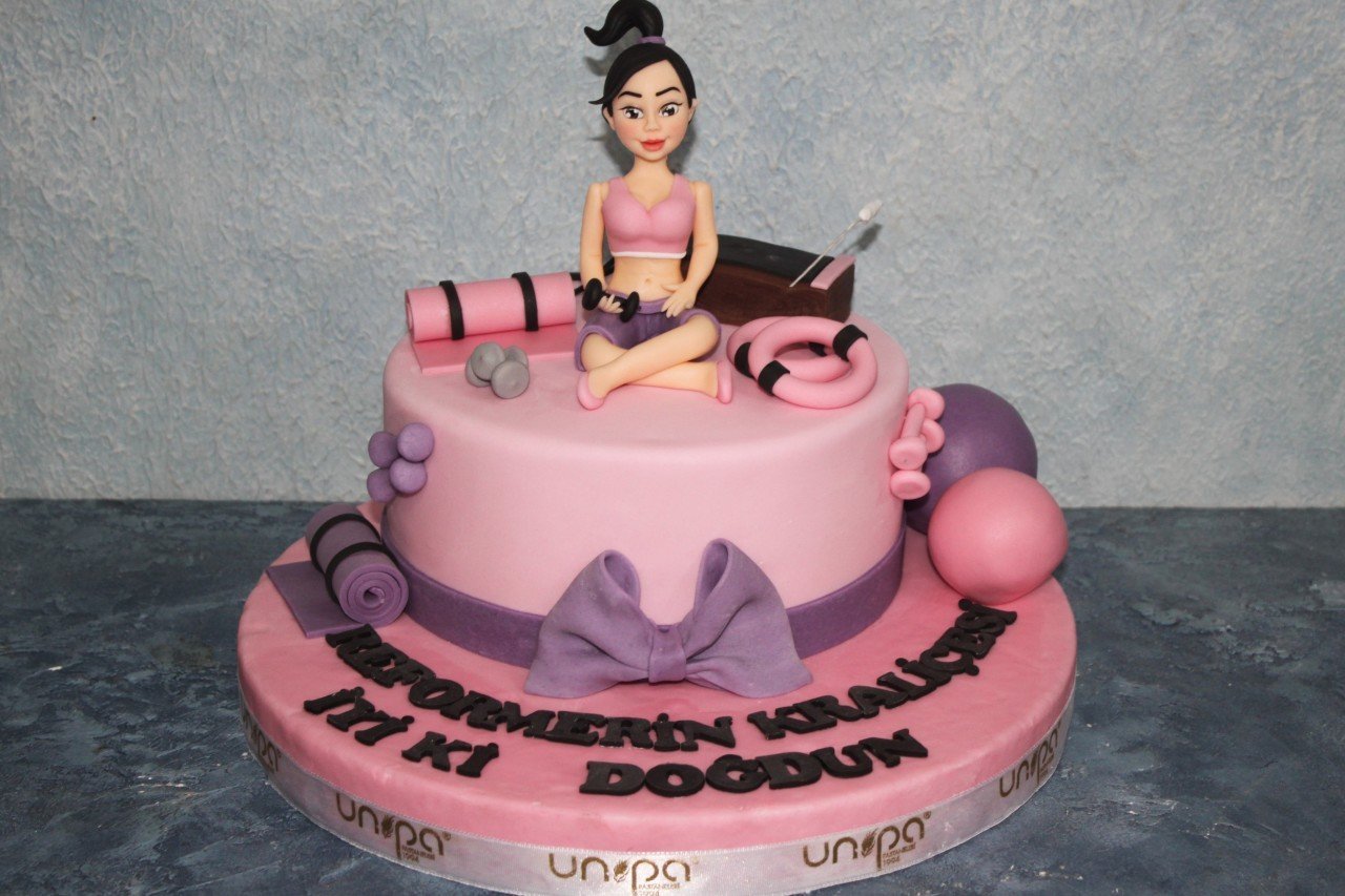 Yoga Yapan Kız Pasta