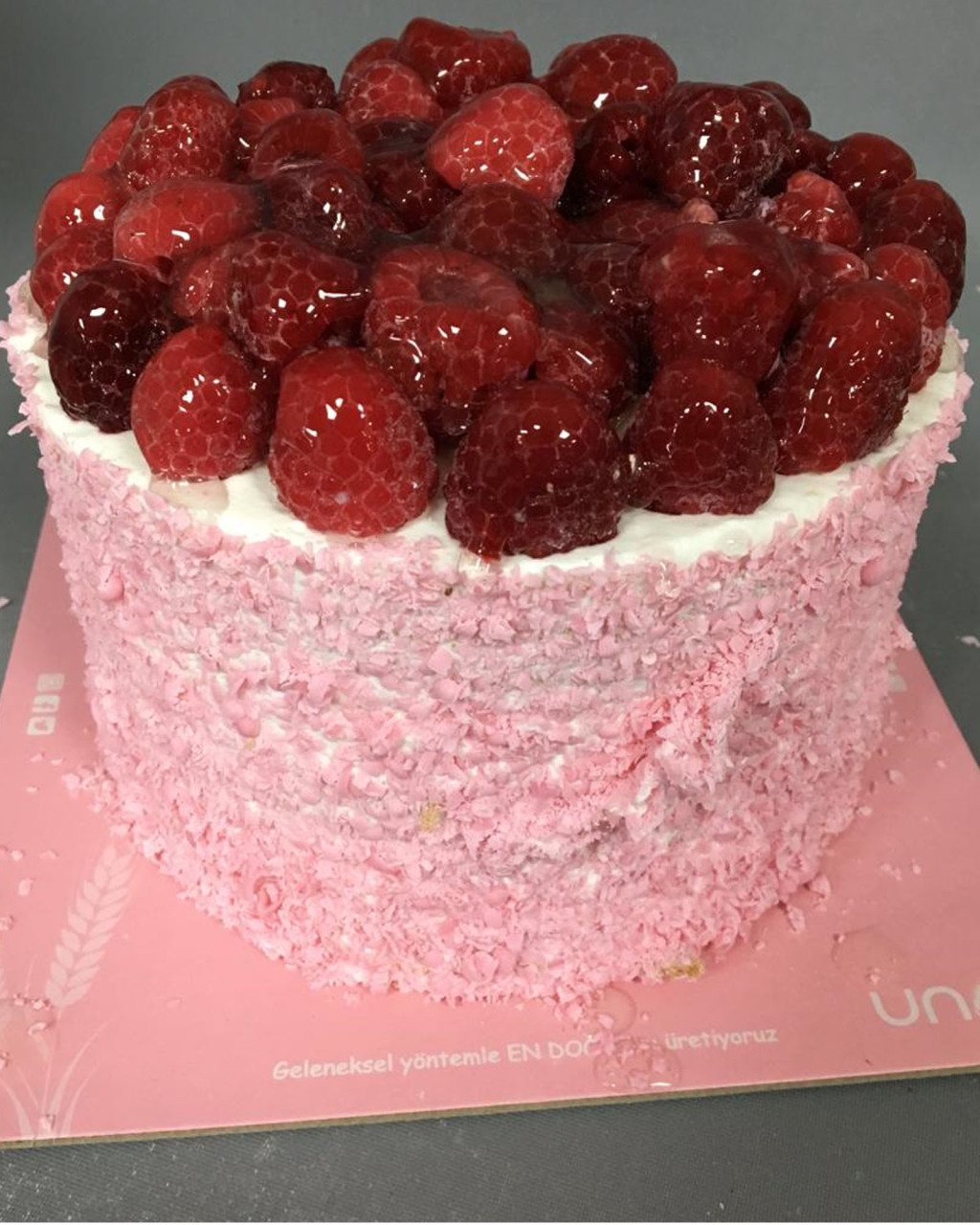 Frambuazlı Pasta 6 kişilik (çap: 14 cm)