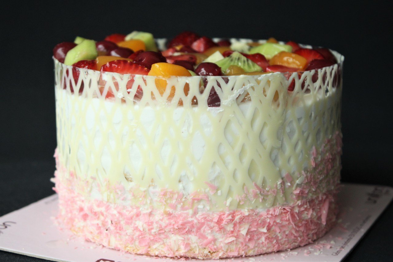 Karışık Meyveli Beyaz Çikolatalı Pasta