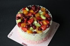 Karışık Meyveli Beyaz Çikolatalı Pasta