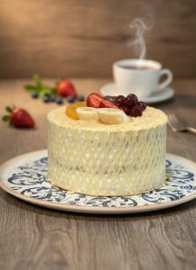 Karışık Meyveli Beyaz Çikolatalı Pasta