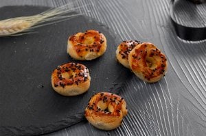 Tuzlu Kurabiye (Çörek otlu susamlı halka))
