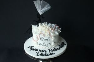 Bekarlığa Veda Pastası