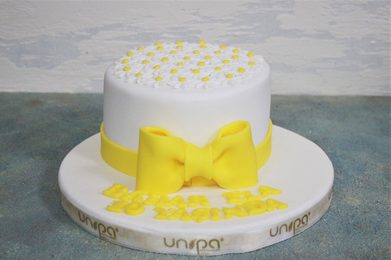 Papatyalar Eşliğinde