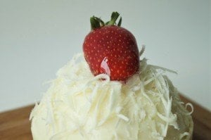 Mini Bombeli Çilekli Pasta (ÖN SİPAİŞ İLE )
