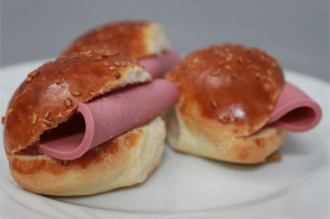 Salamlı Mini Sandivic  (en az 2 kg ) (ön sipariş ile)